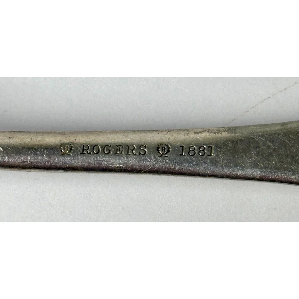 Rogers 1881 Serving Spoon Plain Fiddle Vintage Silverplate Traditional 30s - 50s